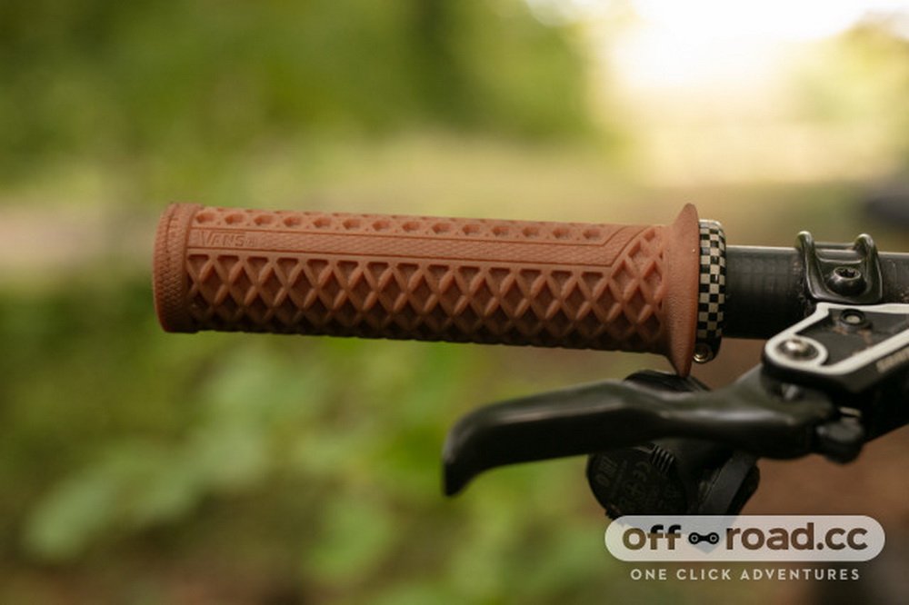 Грипси ODI Vans v2.1 Lock-On MTB Closed End 135mm Red Checker - Зображення 5