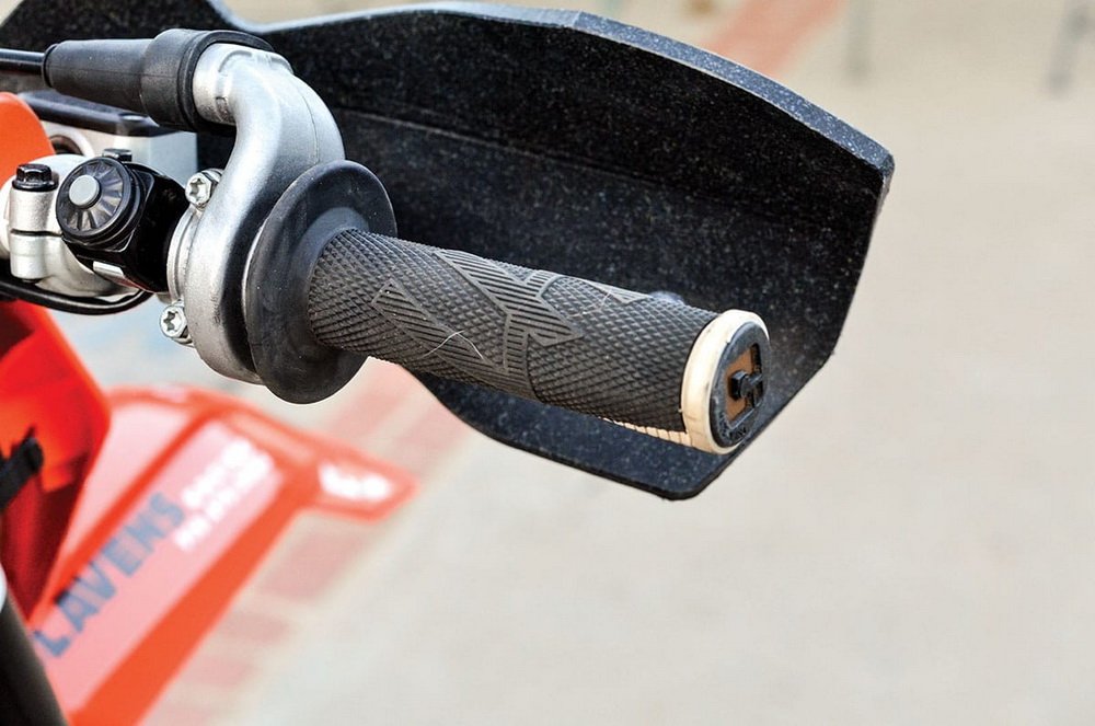 Мото Гріпси ODI EMIG PRO MX V2 Lock-On Grip - GRAPHITE - Зображення 4