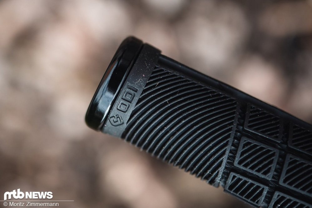 Грипси ODI Reflex v2.1 Lock-On MTB Closed End 135mm Purple - Зображення 3