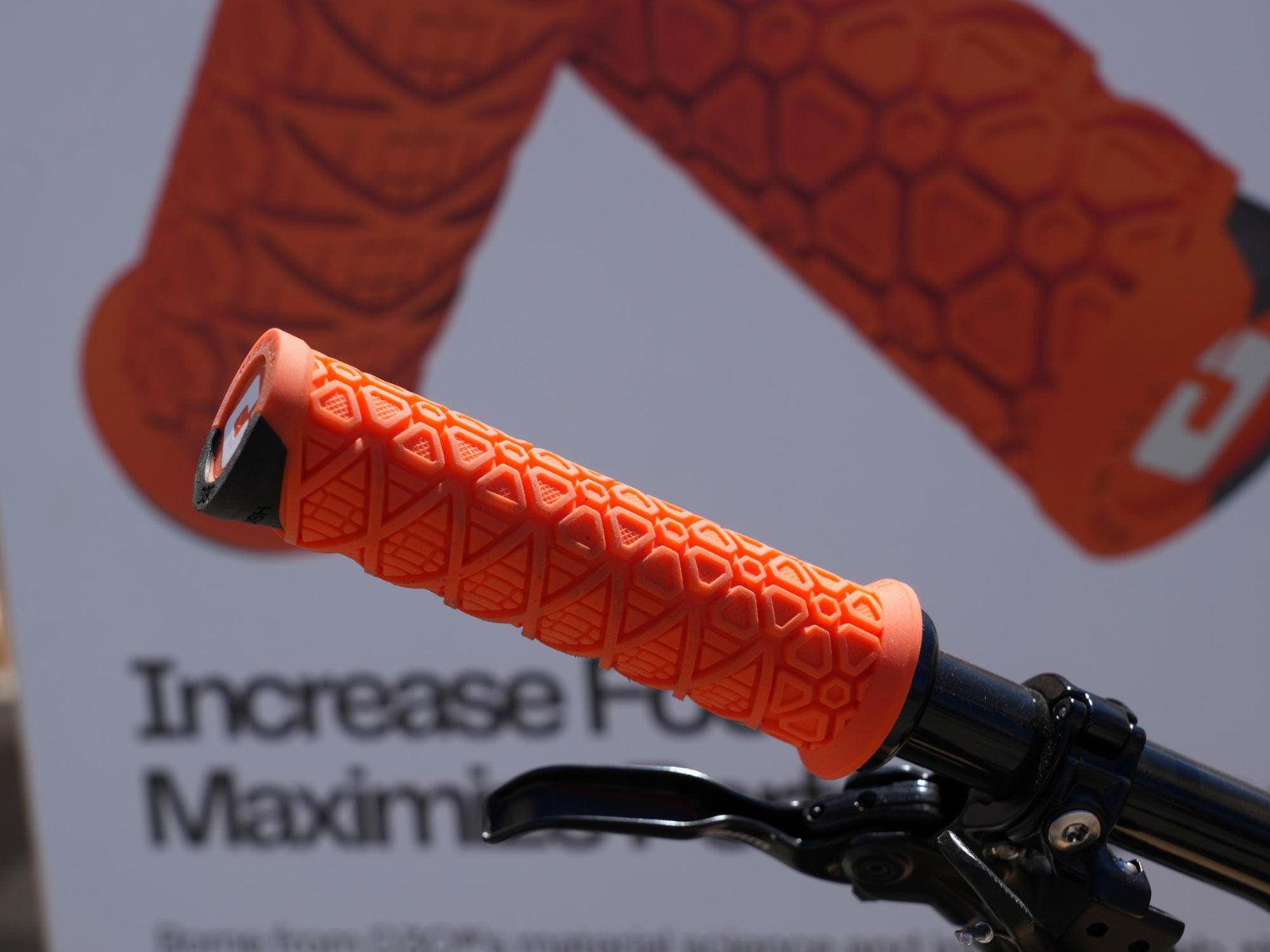 Гріпси ODI Vanquish, v2.1 Lock-On ,MTB , Closed End Orange/Black - Зображення 4